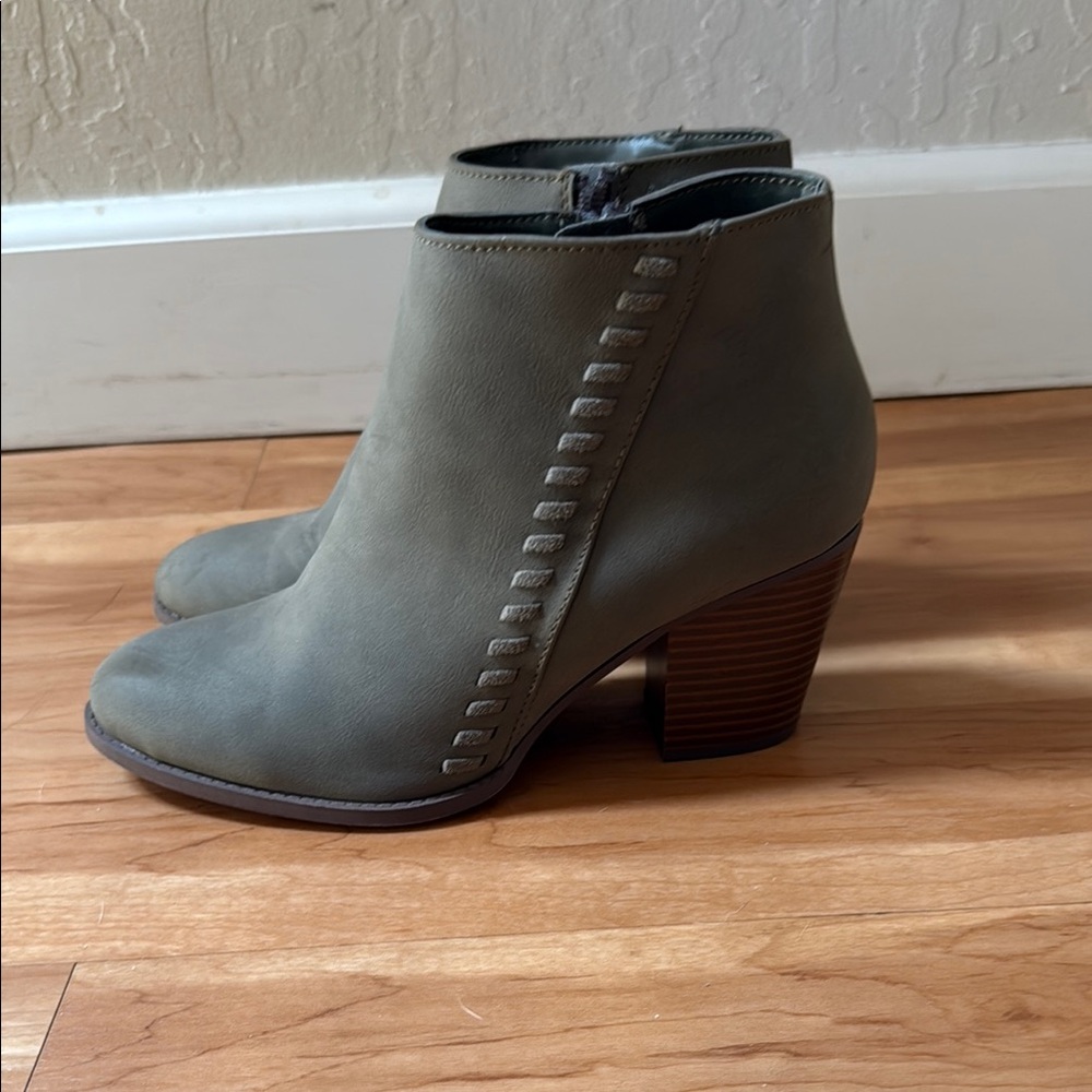 Stylish Women's Ankle Boots - Olive Green